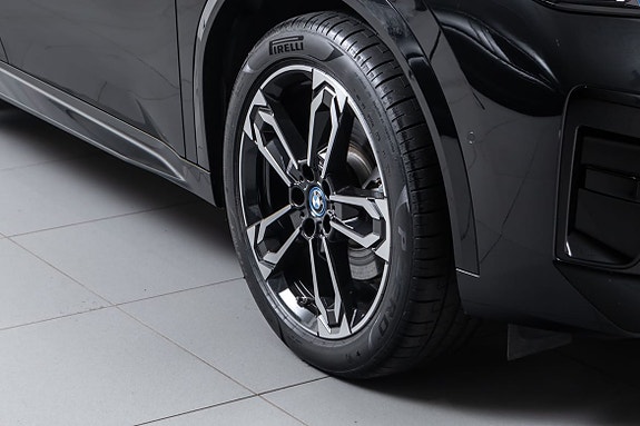 BMW iX2 3 of 30