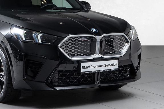 BMW iX2 2 of 30