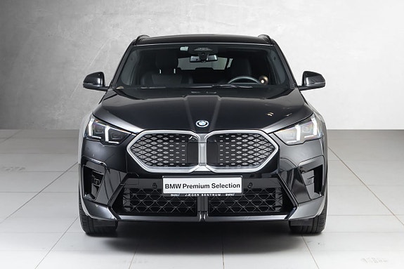 BMW iX2 4 of 30