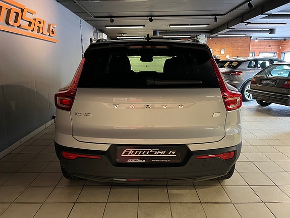 Volvo XC40 12 of 29