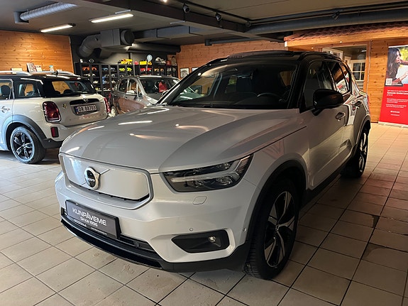 Volvo XC40 5 of 29