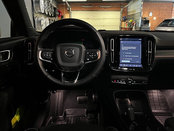Volvo XC40 17 of 29