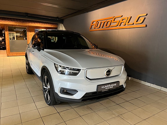 Volvo XC40 2 of 29