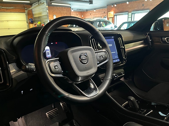 Volvo XC40 18 of 29