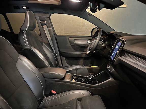 Volvo XC40 23 of 29
