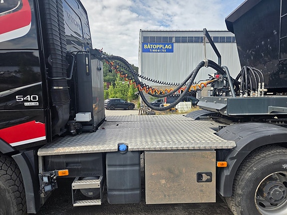 Volvo FH 540 2 of 5
