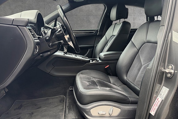 Porsche Macan S 14 of 25