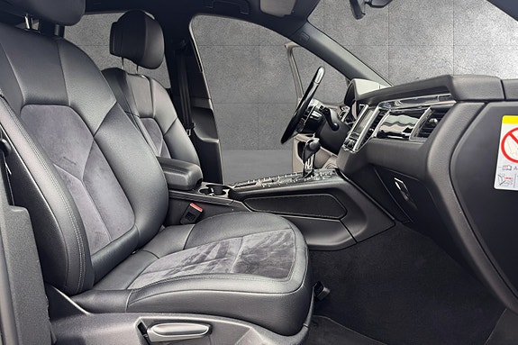 Porsche Macan S 10 of 25
