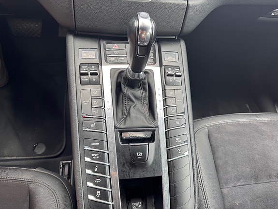 Porsche Macan S 17 of 25