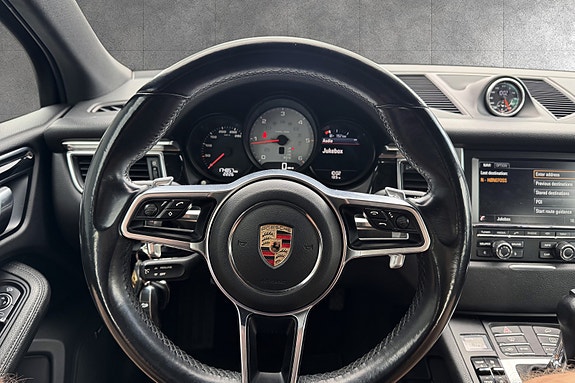 Porsche Macan S 11 of 25