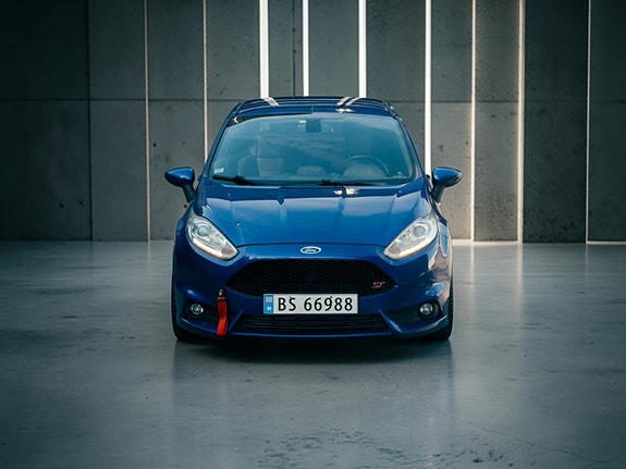 Ford Fiesta 2 of 30
