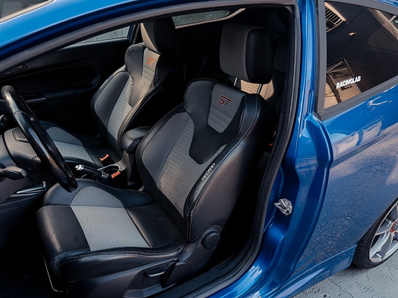 Ford Fiesta 21 of 30