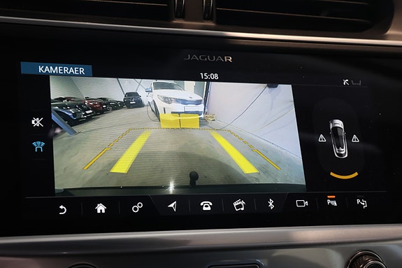 Jaguar I-PACE 25 of 28