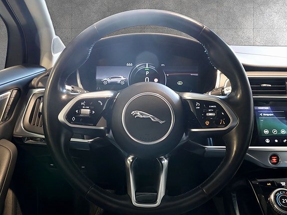 Jaguar I-PACE 16 of 28
