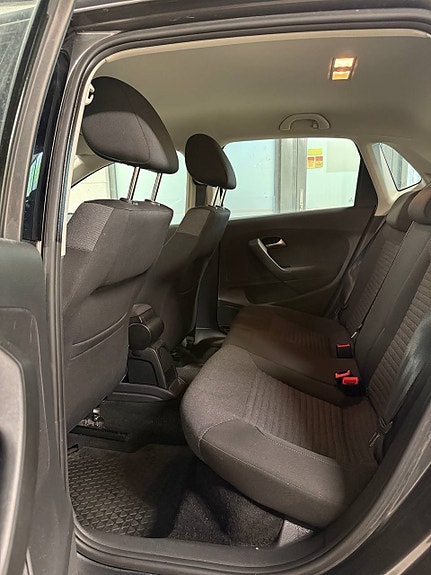 Volkswagen Polo 9 of 30