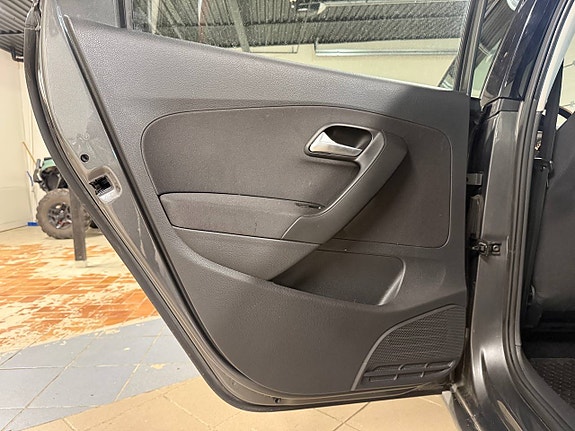 Volkswagen Polo 8 of 30