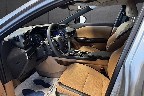 Lexus RZ450e 10 of 19