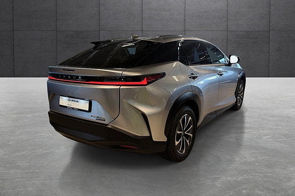 Lexus RZ450e 5 of 19