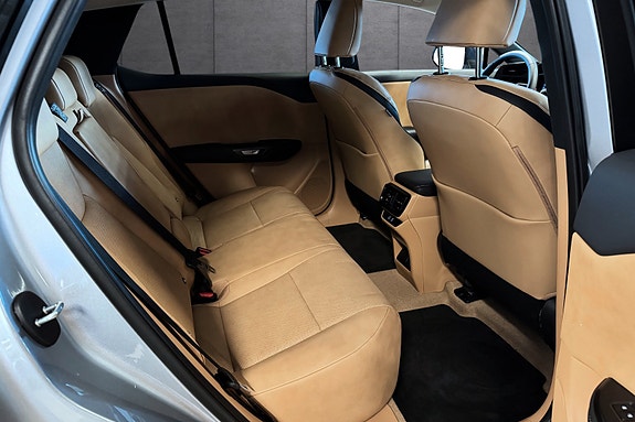 Lexus RZ450e 17 of 19