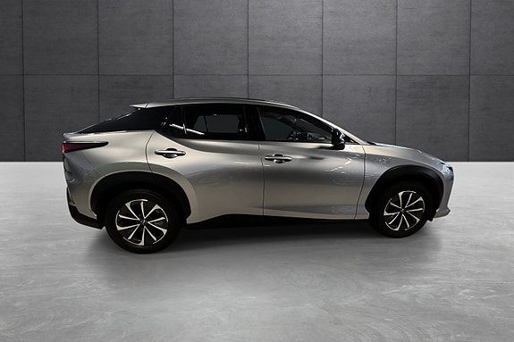 Lexus RZ450e 6 of 19