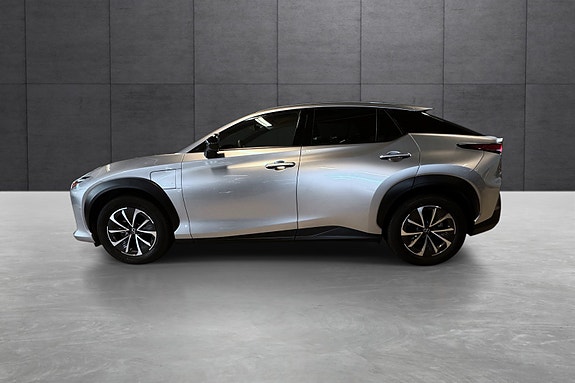 Lexus RZ450e 2 of 19