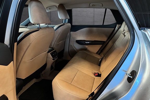 Lexus RZ450e 15 of 19