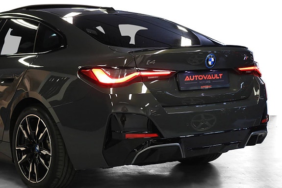 BMW i4 10 of 30
