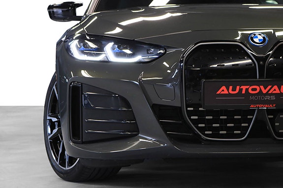 BMW i4 3 of 30