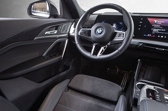 BMW iX2 28 of 30