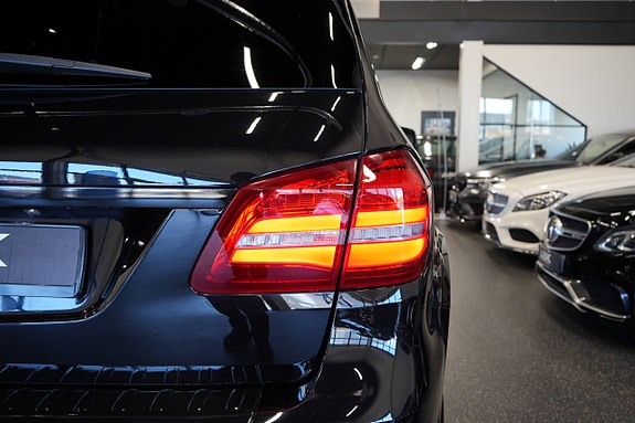 Mercedes-Benz GLS63 14 of 30