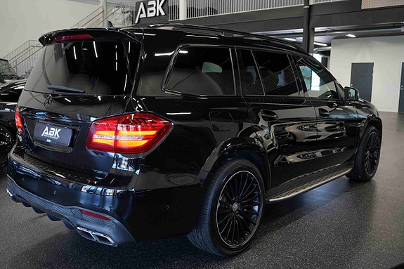 Mercedes-Benz GLS63 12 of 30