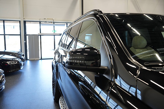 Mercedes-Benz GLS63 10 of 30