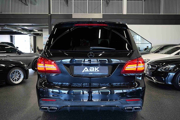 Mercedes-Benz GLS63 13 of 30