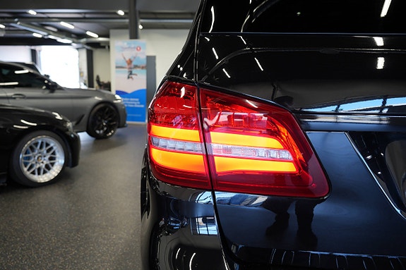 Mercedes-Benz GLS63 15 of 30