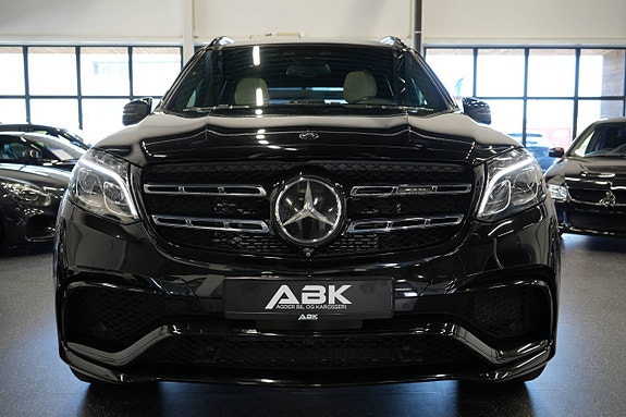 Mercedes-Benz GLS63 4 of 30