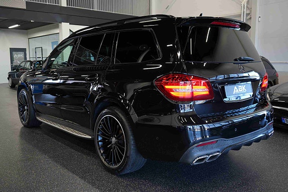 Mercedes-Benz GLS63 17 of 30