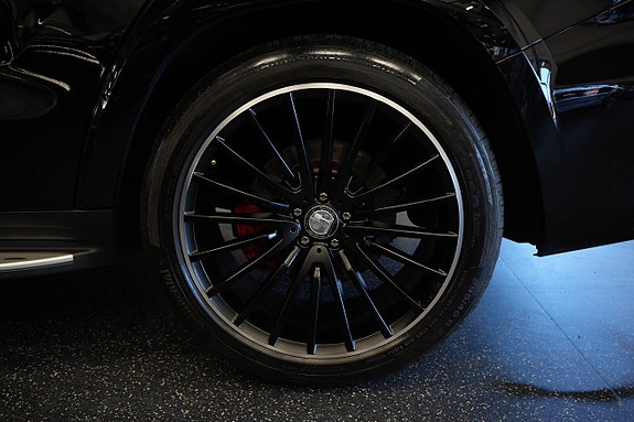 Mercedes-Benz GLS63 9 of 30