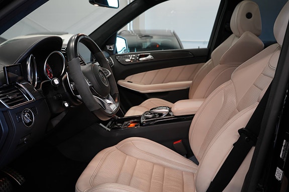 Mercedes-Benz GLS63 29 of 30
