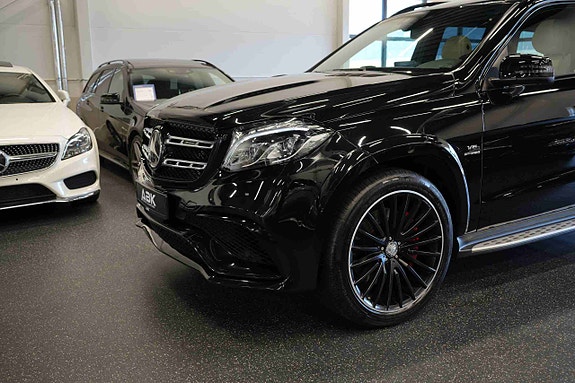 Mercedes-Benz GLS63 2 of 30