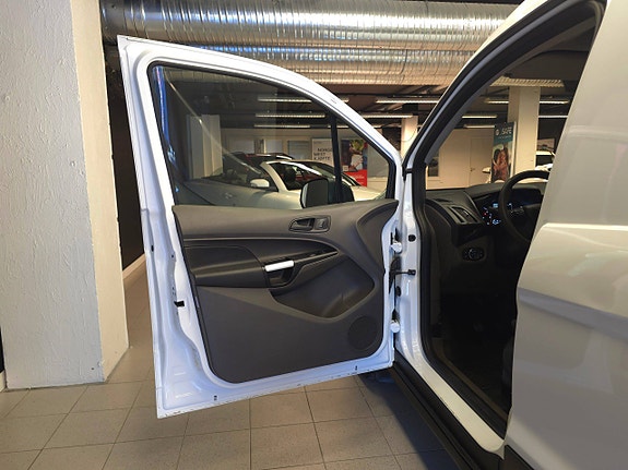 Ford Transit Connect 25 of 30