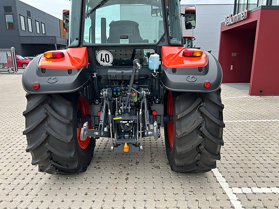 Kubota M4073 6 of 13