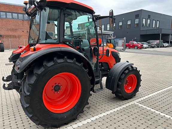 Kubota M4073 5 of 13