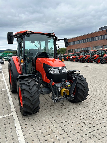 Kubota M4073 8 of 13
