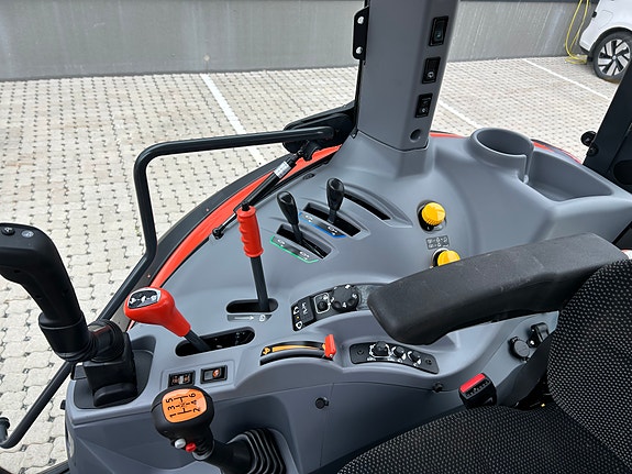 Kubota M4073 11 of 13