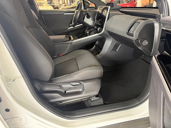 Subaru Solterra 9 of 15