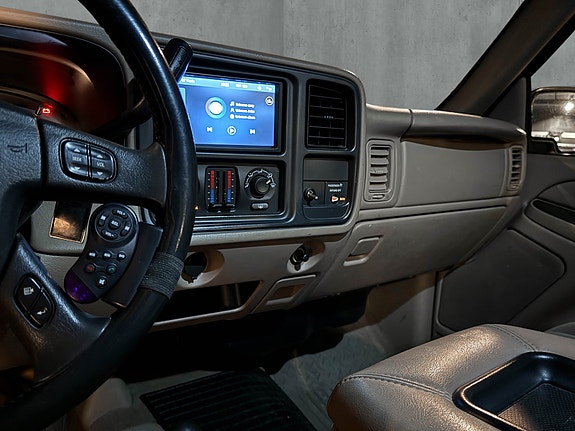 Chevrolet Silverado 1500 16 of 21