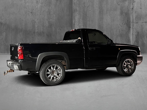 Chevrolet Silverado 1500 7 of 21