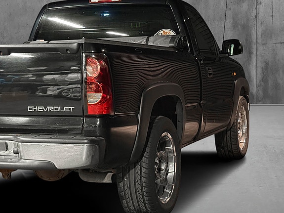 Chevrolet Silverado 1500 11 of 21