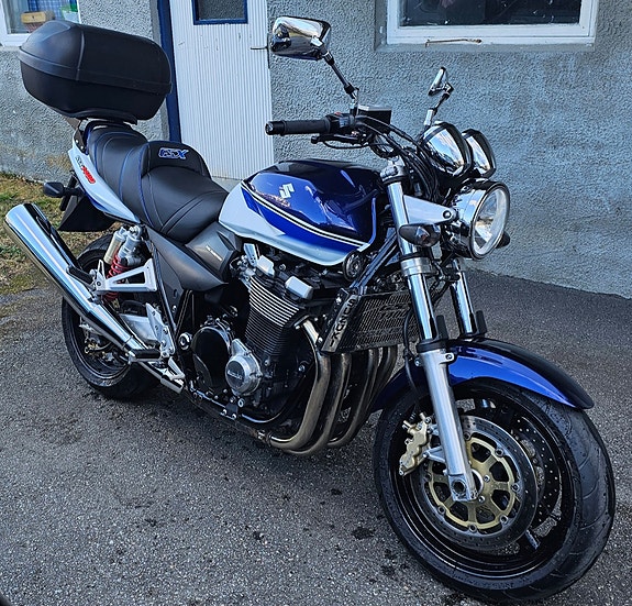 Suzuki GSX 1400 2 of 11