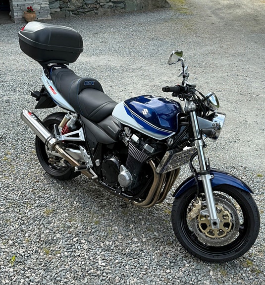 Suzuki GSX 1400 6 of 11